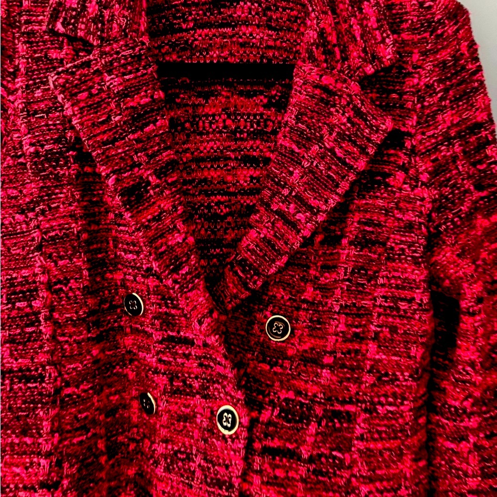 Beautiful blazer with buttons!